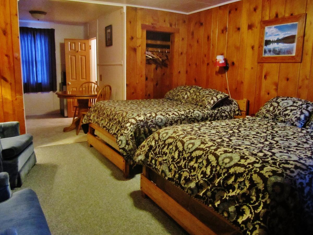 Dancing Bears Inn East Glacier Park Village Exterior foto
