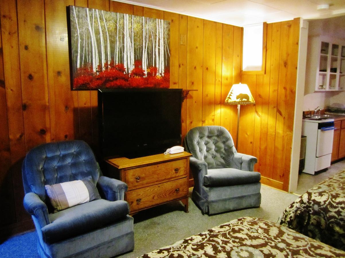 Dancing Bears Inn East Glacier Park Village Exterior foto