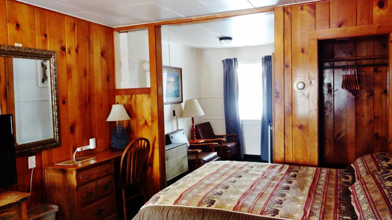 Dancing Bears Inn East Glacier Park Village Exterior foto
