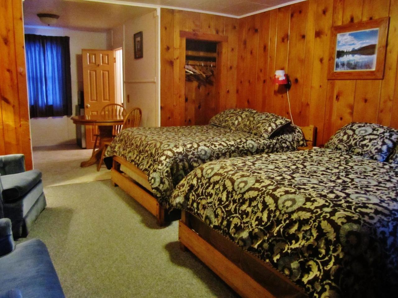 Dancing Bears Inn East Glacier Park Village Exterior foto